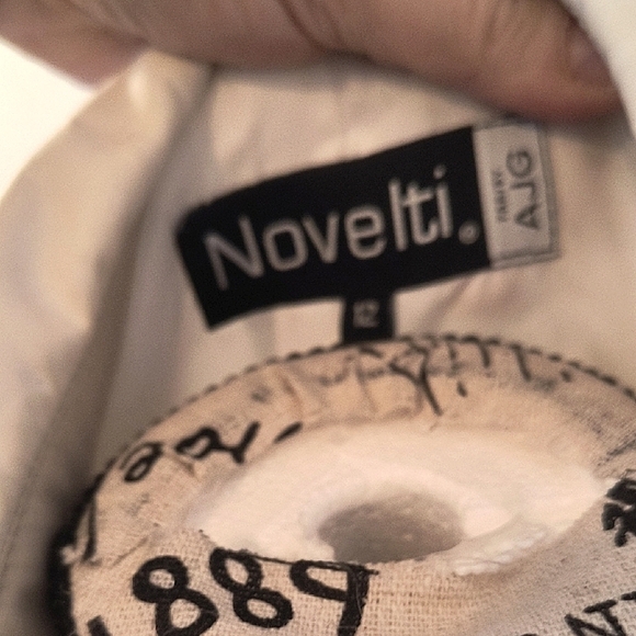 Novelti Elegant Cream Trench Coat, With A Belt. Size Large. Great Condition. - Picture 2 of 9